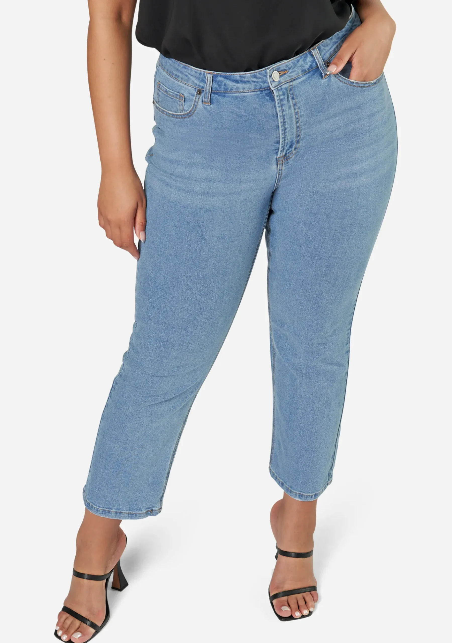 Noa Tapered Jean